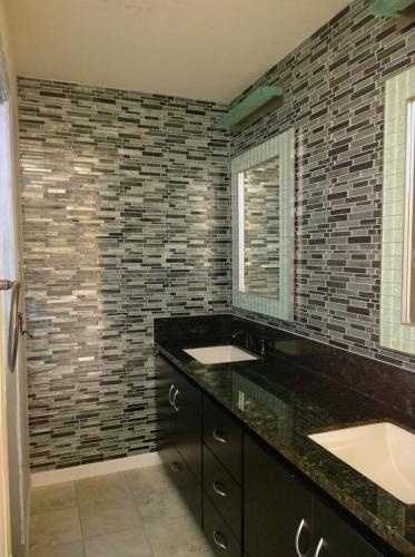 8814af7b-77b8-4368-b886-b0250fb38784-1