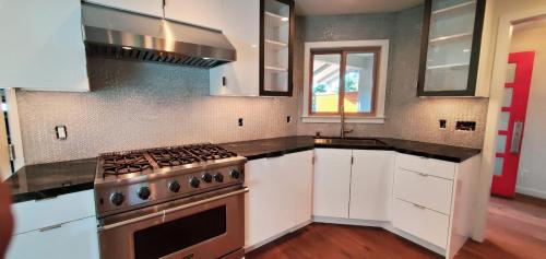 c86ab7cf-7a49-45e5-952d-620e9035b2c7-1