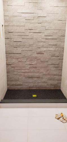 f375c864-b2df-4594-befd-a78d16623947-1